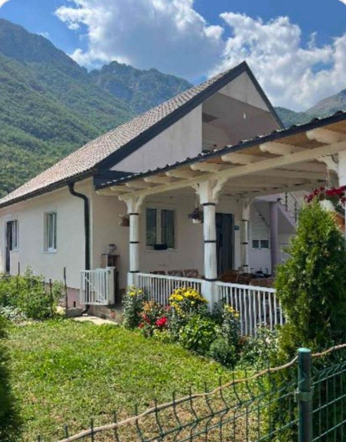 Lola Guest House Vuthaj Esterno foto
