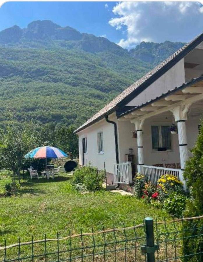 Lola Guest House Vuthaj Esterno foto