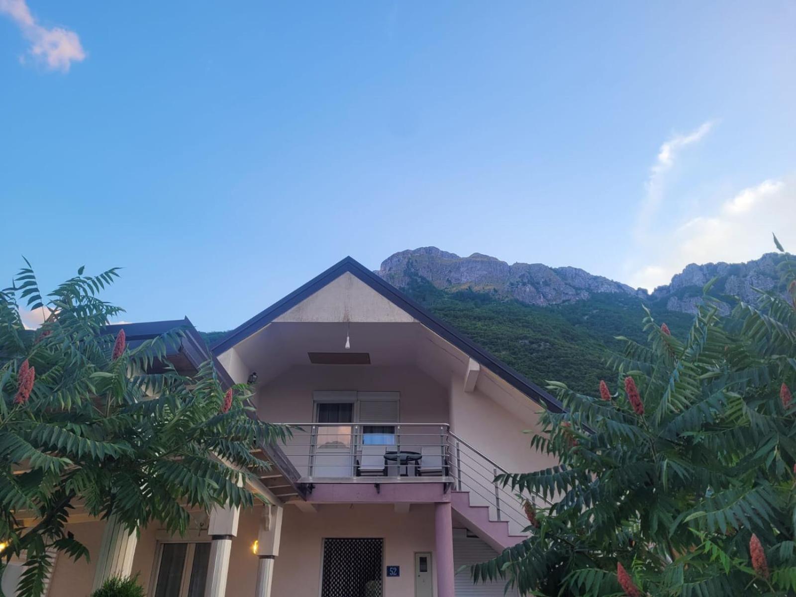 Lola Guest House Vuthaj Esterno foto