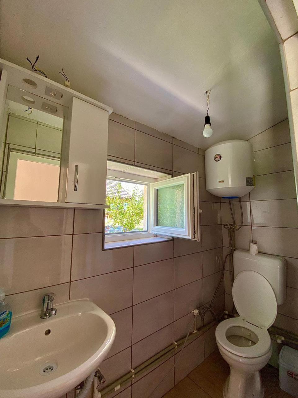 Lola Guest House Vuthaj Esterno foto