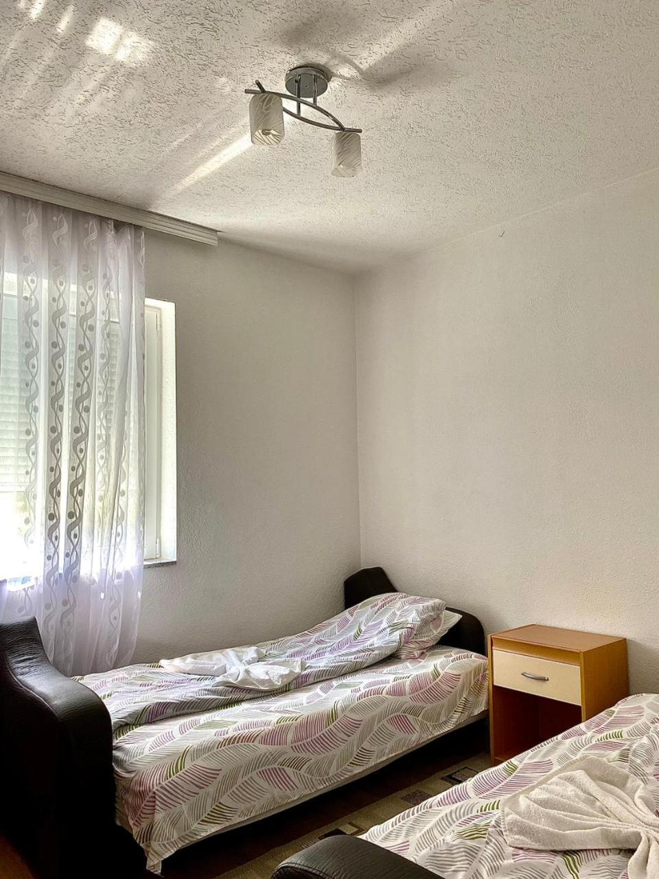 Lola Guest House Vuthaj Esterno foto