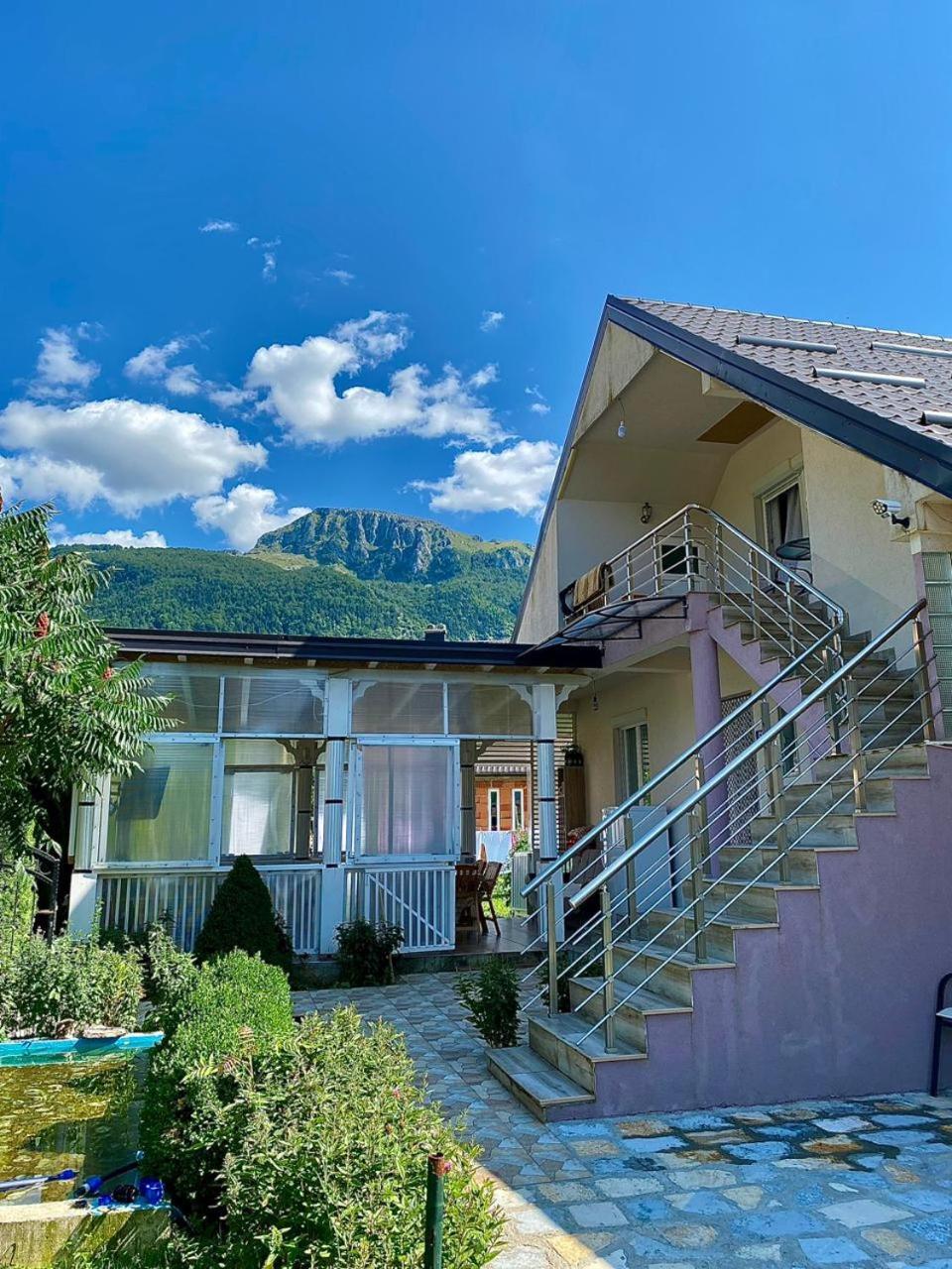 Lola Guest House Vuthaj Esterno foto